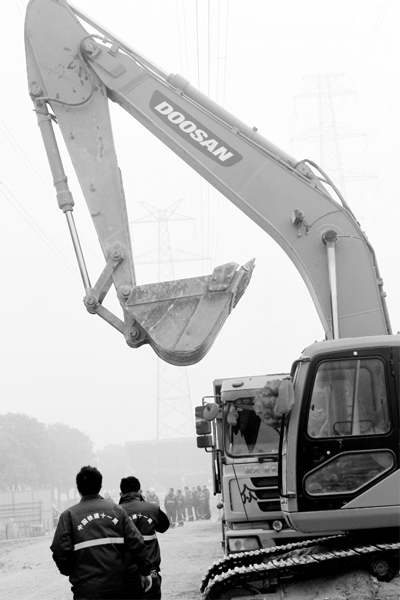 昨天，鄭州地鐵5號(hào)線配套工程在鄭州市西站路開工
