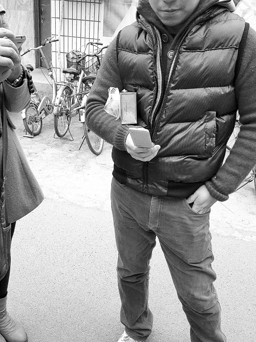 鄭州一畢業(yè)生辦人事代理手續(xù)時(shí)被索賄 鄭州一畢業(yè)生辦人事代理手續(xù)時(shí)被索賄