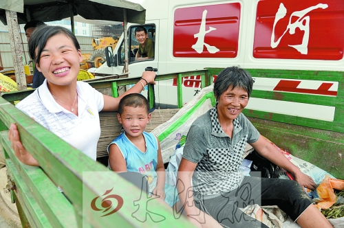 鄭州企業(yè)爭(zhēng)買愛(ài)心瓜 開封瓜農(nóng)3500斤西瓜被買空