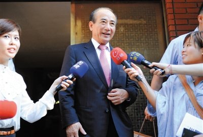 9月11日，王金平前往國民黨考紀會時回答記者提問。