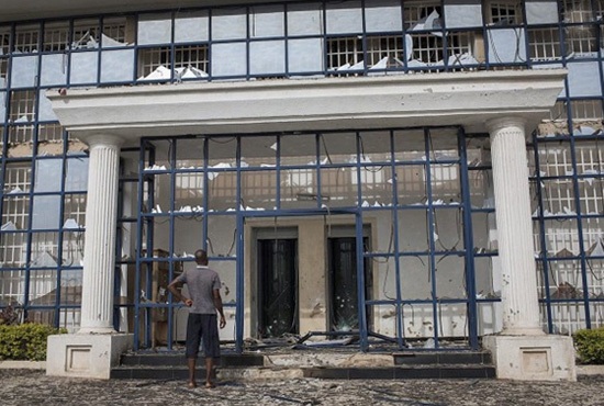 尼日利亞伊斯蘭極端武裝組織“博科圣地”約貝州古杰巴(Gujba)市的農(nóng)業(yè)學(xué)院，射殺數(shù)十名學(xué)生。