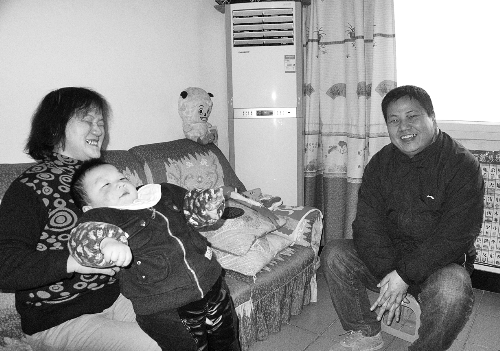 恩人找到了、飯碗保住了，張新明（右）與原竹青都開心地笑了。