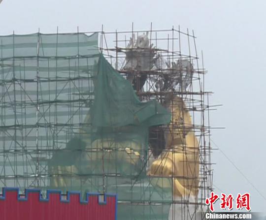 洛陽“大背頭”雕像改換龍頭 洛陽“大背頭”雕像改換龍頭