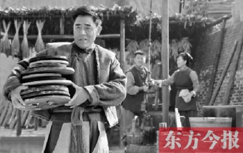 陳寶國在《大河兒女》中飾演男一號、燒制鈞瓷的手藝人賀焰生