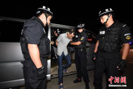 兩廣西竊賊在江陰盜百萬(wàn)元黃金 兩廣西竊賊在江陰盜百萬(wàn)元黃金