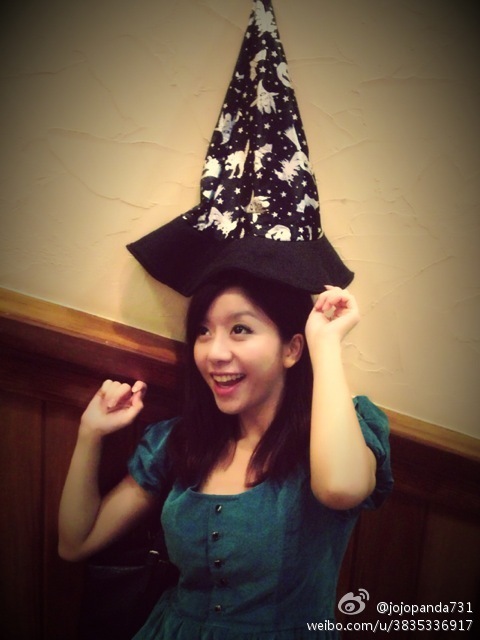 最美女教師：聽(tīng)課人數(shù)太多 被迫換教室