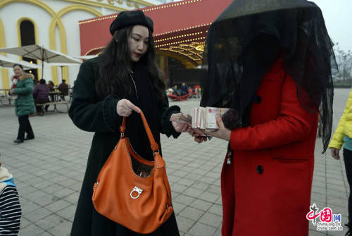 女子寫(xiě)1000個(gè)