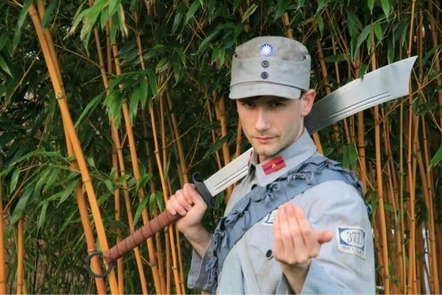 外國(guó)軍迷扮演中國(guó)抗戰(zhàn)軍人