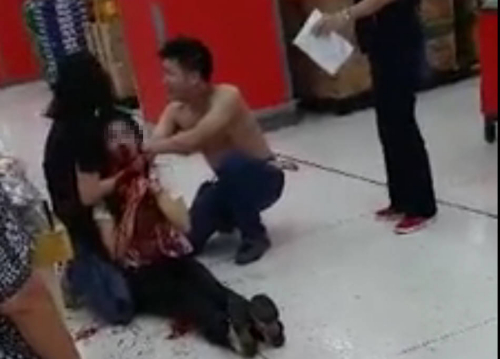 廣東：女店員舉報(bào)小偷慘遭割喉現(xiàn)場