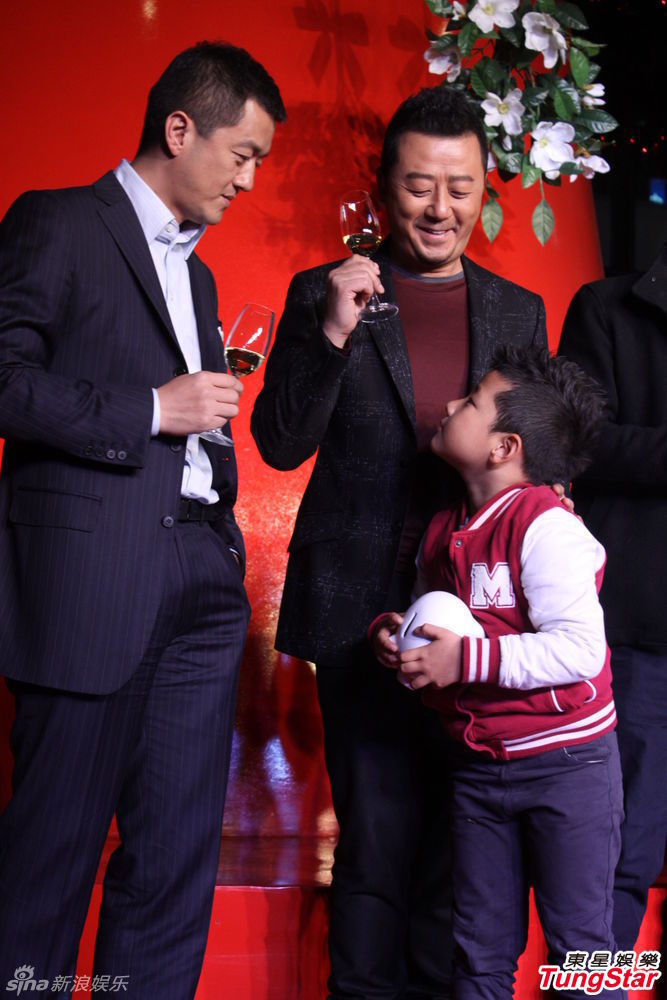 李亞鵬、郭濤父子相活動