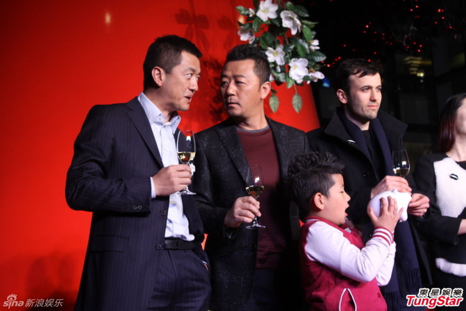 李亞鵬、郭濤父子相活動