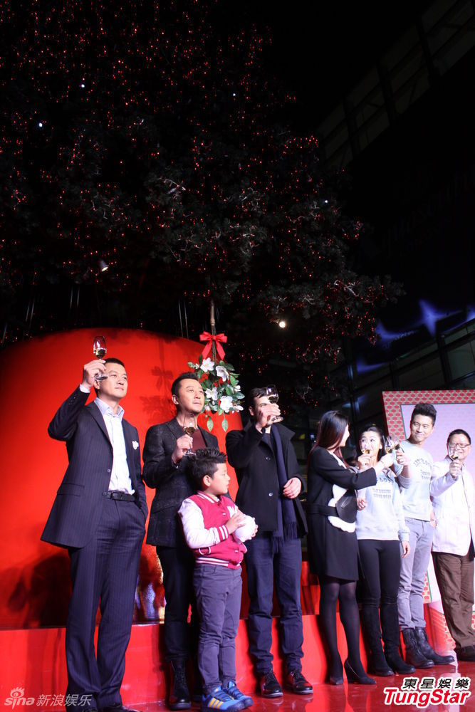 李亞鵬、郭濤父子相活動