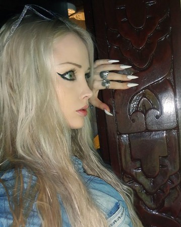 烏克蘭真人芭比雙峰傲人 腰瘦可一手掌握 烏克蘭真人芭比雙峰傲人 腰瘦可一手掌握