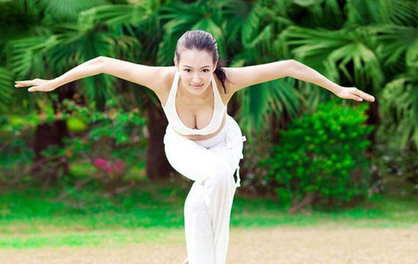 　圖為瑜伽教母性感寫真。