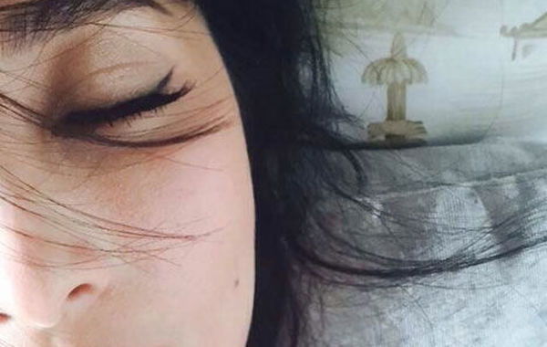 蔣勤勤吊帶美照。