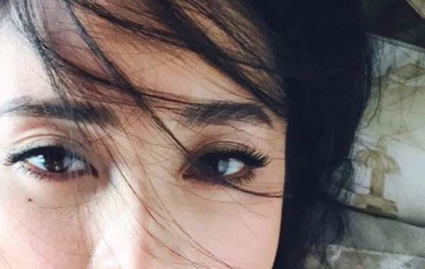 蔣勤勤吊帶美照。