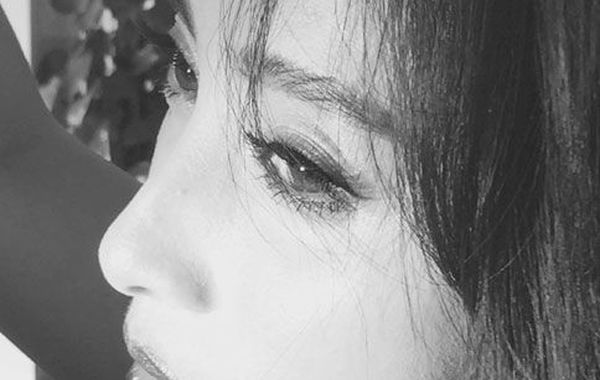 蔣勤勤吊帶美照。