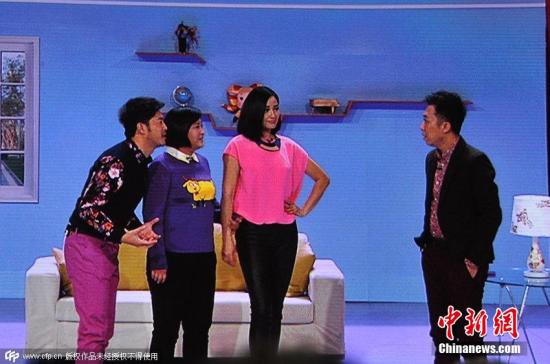 2015年2月18日晚8時，2015央視羊年春晚準時開播，各路明星大腕齊聚一臺向觀眾展示了一場奢華的