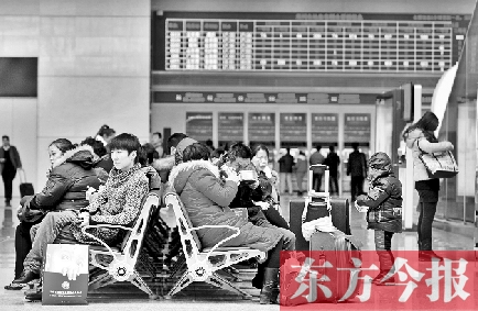 昨日，受天氣影響，多趟途經(jīng)和到達(dá)鄭州的高鐵晚點(diǎn)