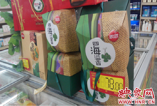 今年商場里的散裝、袋裝粽子多了，盒裝粽子的售價(jià)也更加親民。