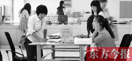 行政審批“瘦身”，不僅提高了行政效率，節(jié)約了行政資源，而且最大限度地方便了群眾