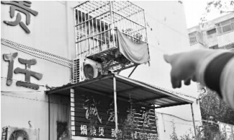 發(fā)生矛盾的一二樓鄰居，喇叭就安裝在二樓窗口。