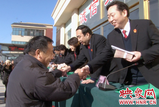 惠濟(jì)區(qū)法院發(fā)放執(zhí)行款現(xiàn)場