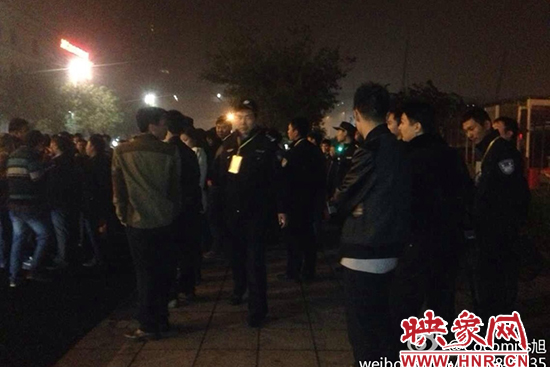 11月1日深夜，鄭州鄭東新區(qū)夜總會(huì)“皇家一號(hào)”被查處。網(wǎng)友供圖