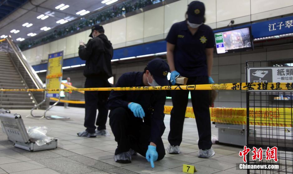 圖為新北市警察在現(xiàn)場(chǎng)勘查。中新社發(fā) 劉舒凌 攝