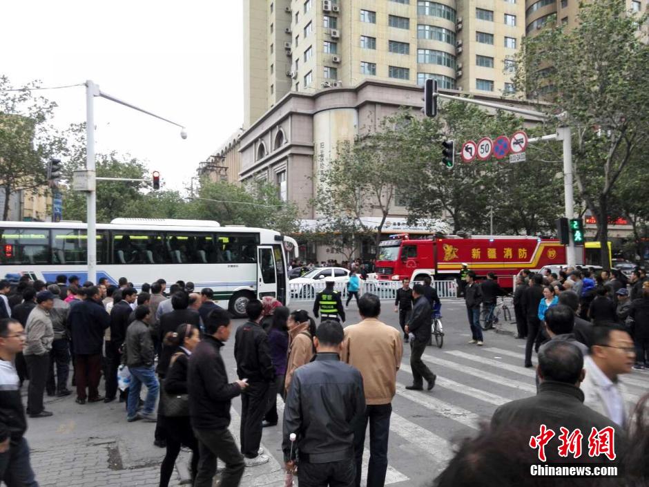 自治區(qū)和烏魯木齊市有關(guān)部門迅速處置，傷員已全部送往醫(yī)院救治。