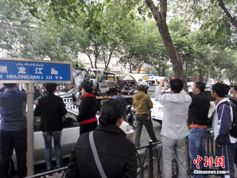 自治區(qū)和烏魯木齊市有關(guān)部門迅速處置，傷員已全部送往醫(yī)院救治。