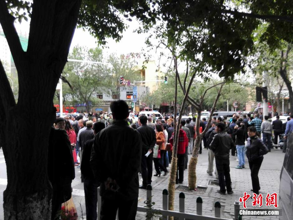 自治區(qū)和烏魯木齊市有關(guān)部門迅速處置，傷員已全部送往醫(yī)院救治。