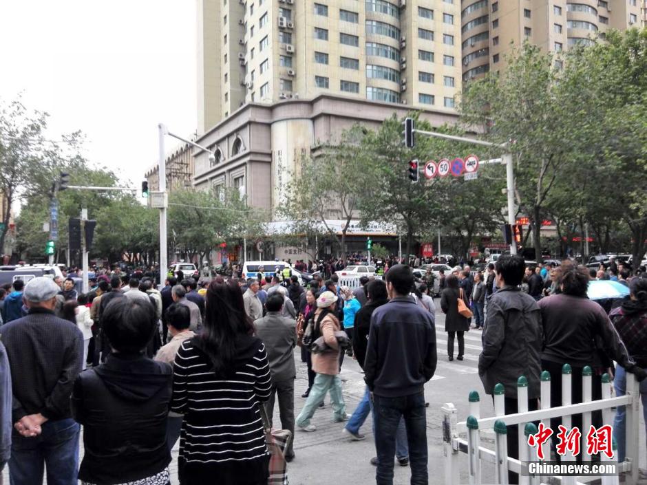 自治區(qū)和烏魯木齊市有關(guān)部門迅速處置，傷員已全部送往醫(yī)院救治。