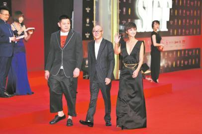 　　《勝利》劇組走紅毯，只可惜黃海波未能參加。