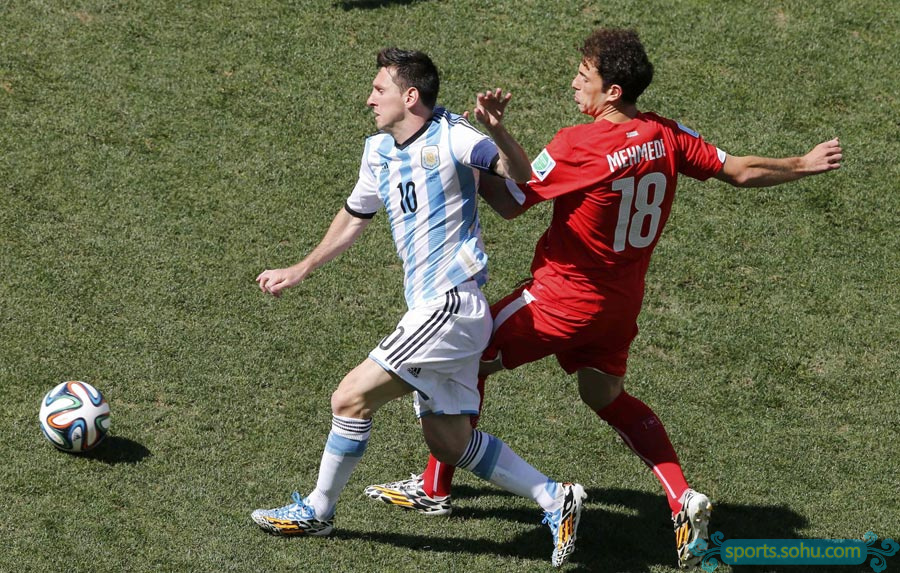 高清圖:世界杯阿根廷戰(zhàn)瑞士 梅西遭遇嚴(yán)密圍堵 高清圖:世界杯阿根廷戰(zhàn)瑞士 梅西遭遇嚴(yán)密圍堵