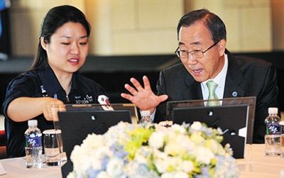 2008年7月，聯(lián)合國秘書長回到韓國時，特意會見李炤燕。