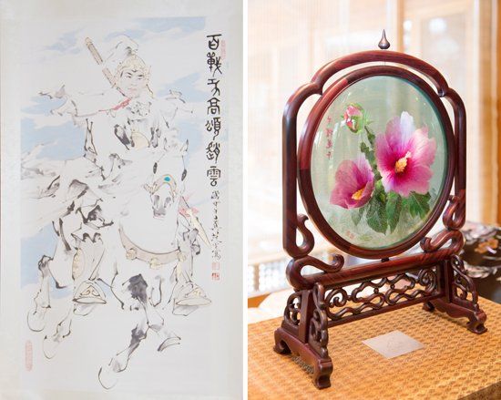 　當(dāng)?shù)貢r(shí)間2014年7月4日，中國(guó)國(guó)家主席習(xí)近平向韓國(guó)總統(tǒng)樸槿惠贈(zèng)送的趙云畫(huà)像（左）和木槿花玻璃工藝