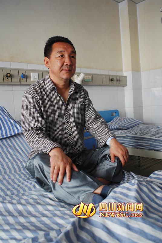 病床上的馬建華，羅本平攝。
