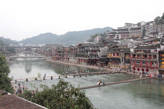 鳳凰古城以被吐槽七次高居最想吐槽榜榜首，而這七次吐槽全部來自在鳳凰古城隨機采訪的10名游客中。