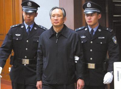 昨天，被告人張曙光在法庭上聽取宣判。新華社發(fā)