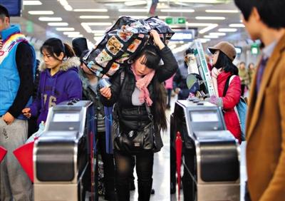 “網(wǎng)絡(luò)黃?！迸浒僬讓拵屍?0.1秒發(fā)現(xiàn)退票