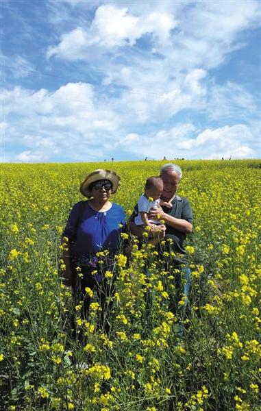 事故之前，老兩口的合影，李春同說，老兩口一輩子很少一起照相。家屬供圖