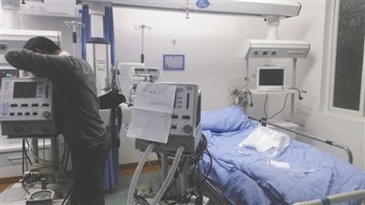 事發(fā)時(shí)老人躺在這張病床上 事發(fā)時(shí)老人躺在這張病床上