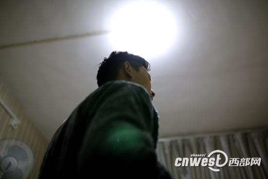 2013年2月份，17歲的林波在陜西省疾控中心拿到HIV確診報告。