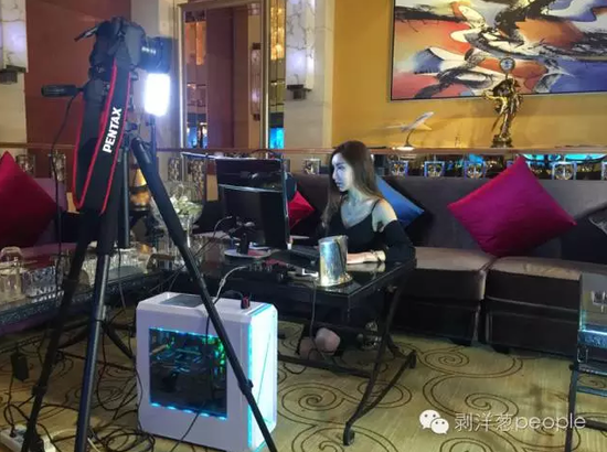 直播中的王瑞兒。攝影：于亞妮