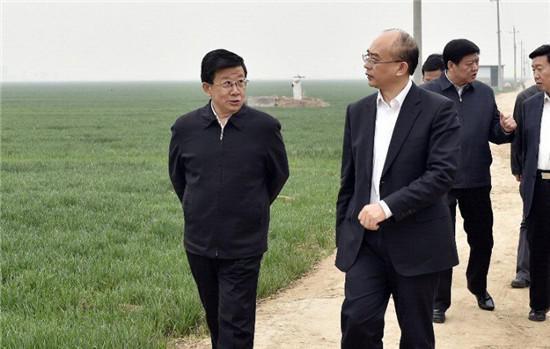 4月3日至4日，河北省委書記、省人大常委會(huì)主任趙克志，省委副書記、省政府黨組書記許勤在雄安新區(qū)調(diào)研。這是趙克志、許勤4日實(shí)地察看雄安新區(qū)核心區(qū)概貌。 圖片來源：河北新聞網(wǎng)