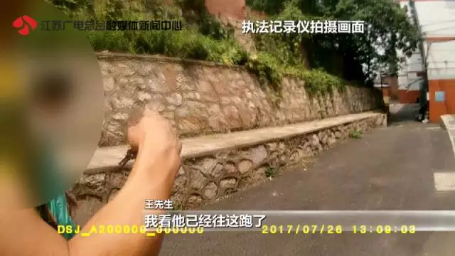 10歲女孩稱在小區(qū)內被綁架 監(jiān)控畫面卻是這樣一幕 10歲女孩稱在小區(qū)內被綁架 監(jiān)控畫面卻是這樣一幕