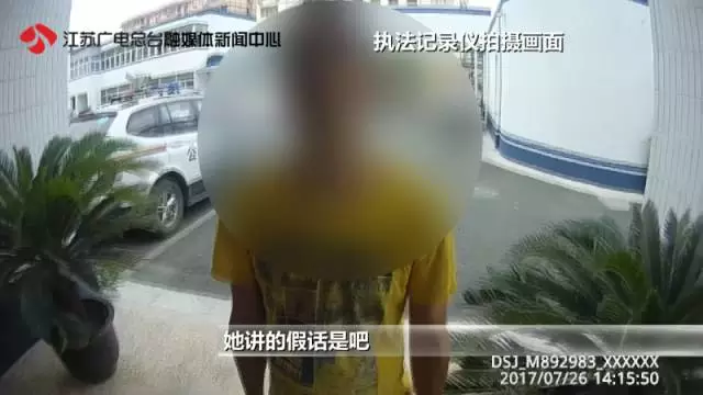 10歲女孩稱在小區(qū)內被綁架 監(jiān)控畫面卻是這樣一幕 10歲女孩稱在小區(qū)內被綁架 監(jiān)控畫面卻是這樣一幕