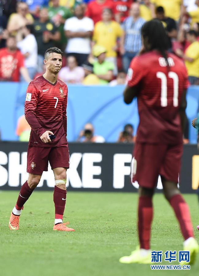 6月26日，葡萄牙隊球員克·羅納爾多（左）在比賽中。