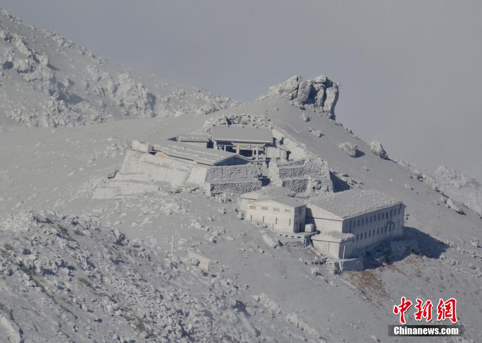 當(dāng)?shù)貢r(shí)間2014年9月27日，日本中部御岳山發(fā)生噴發(fā)，或已造成數(shù)人受傷。